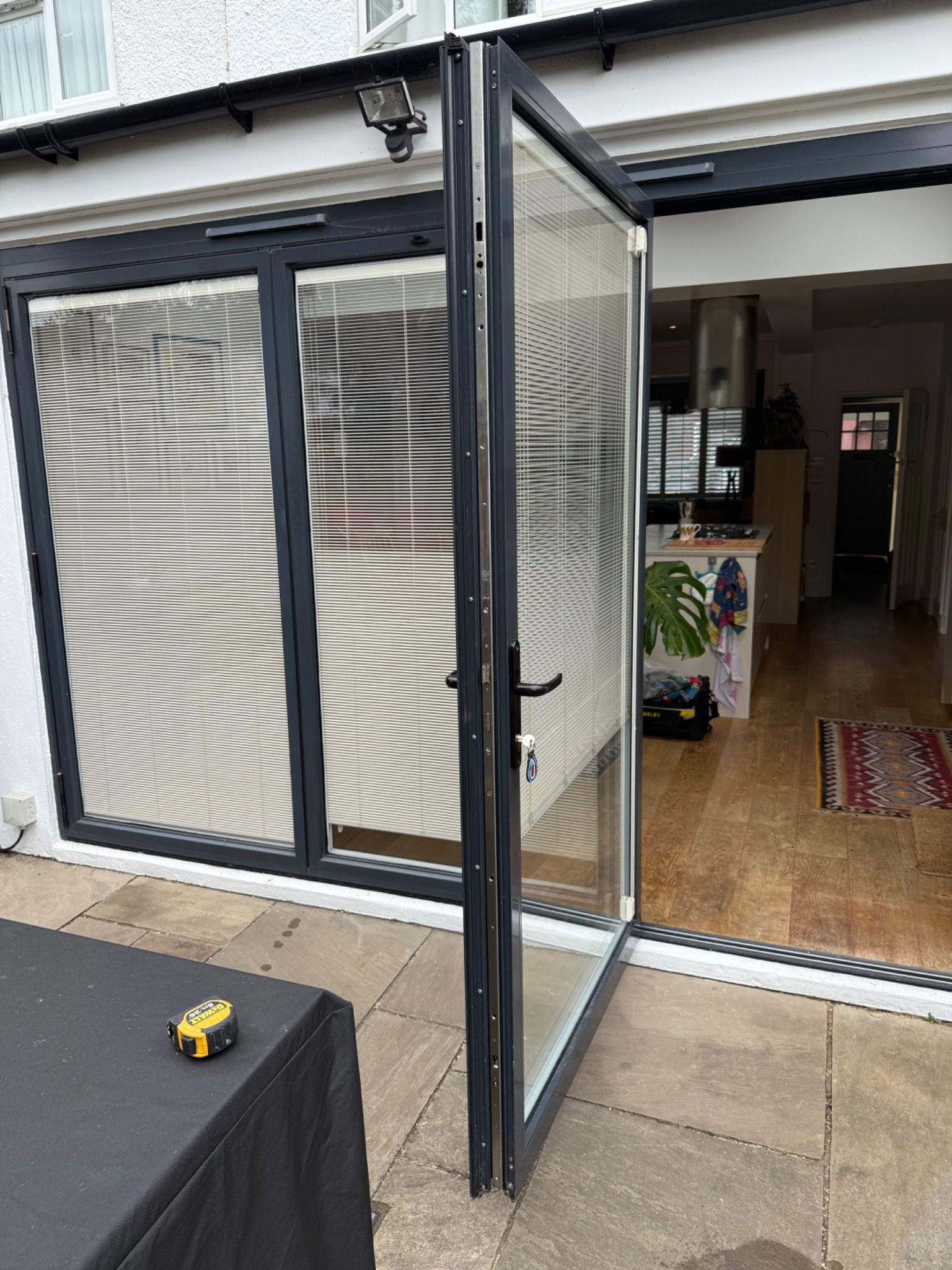 Bifold mechanisms & hinges